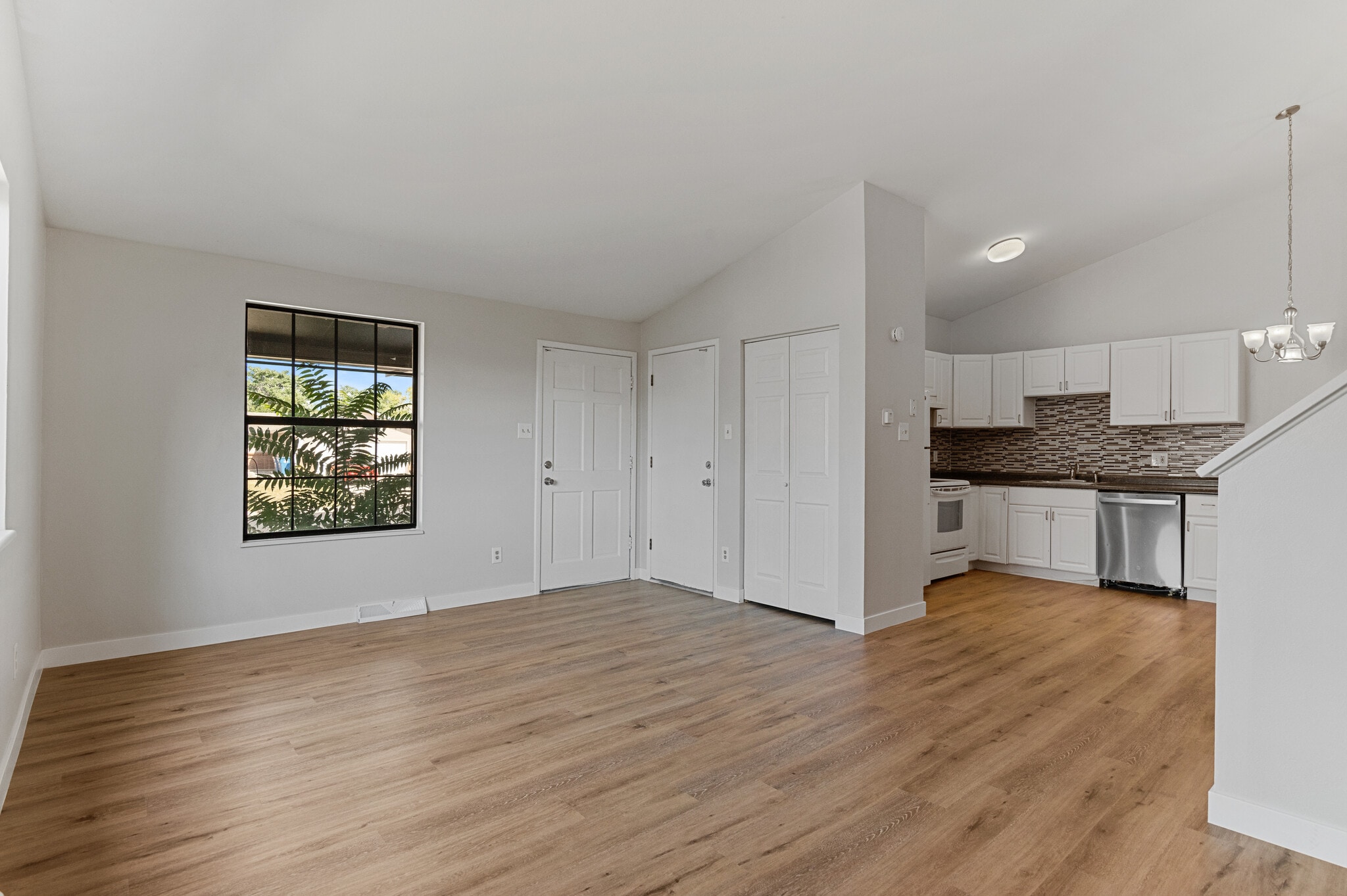 Building Photo - 9061 Osceola St