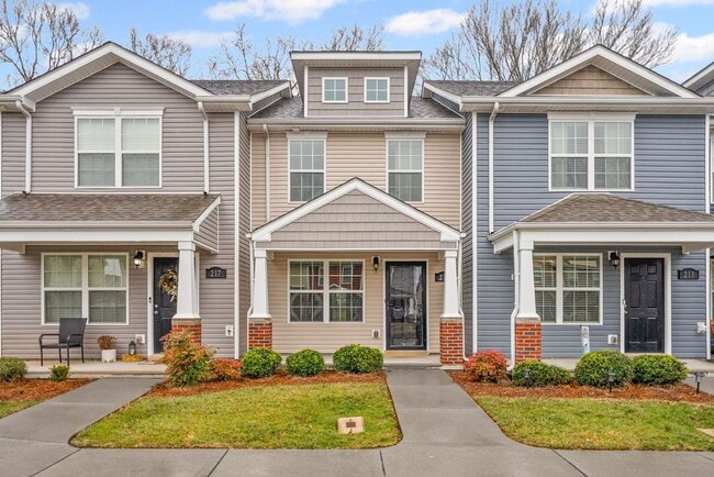 Building Photo - 2 Bedroom Condo For Rent With Community Swimming Pool!