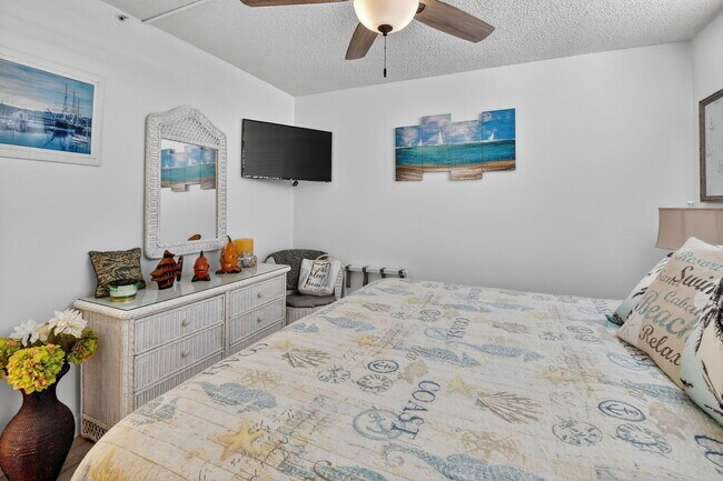 Building Photo - 14527 Bonaire Blvd