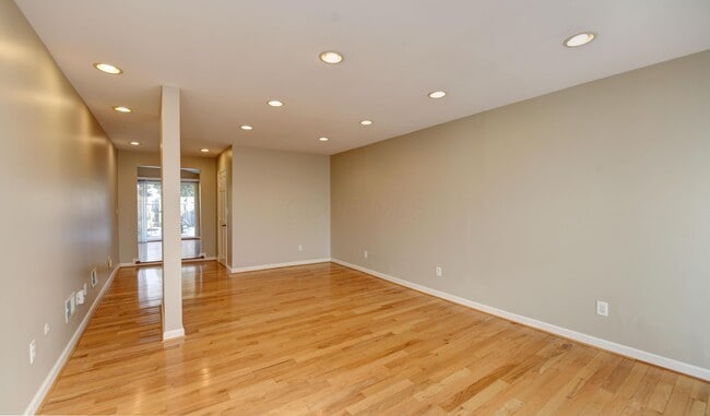 Building Photo - 746 Beech St