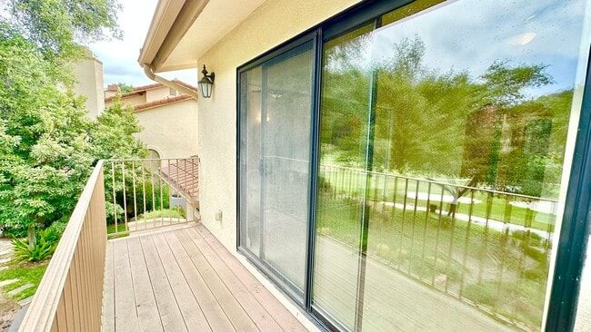 Building Photo - Stunning and Well Appointed High-End Two-S...