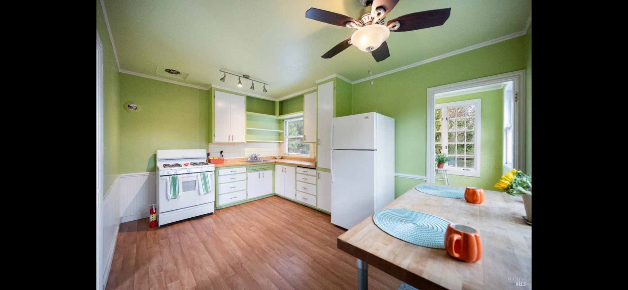 Building Photo - 142 Bungalow Ave