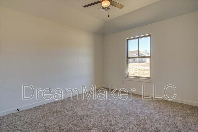 Building Photo - 138 Trimble Dr
