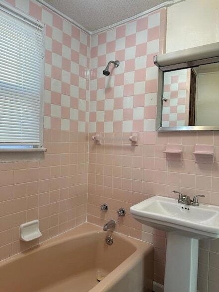 Building Photo - 897 2nd St NE