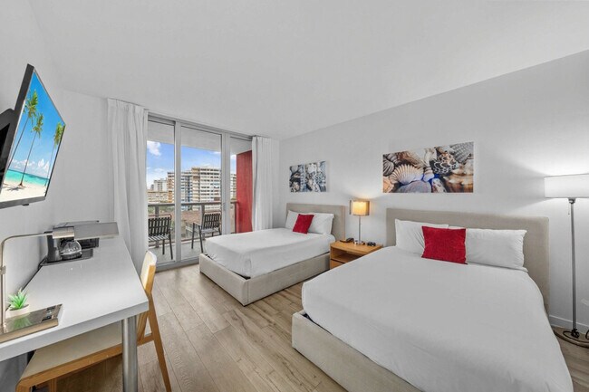 Building Photo - 2602 E Hallandale Beach Blvd