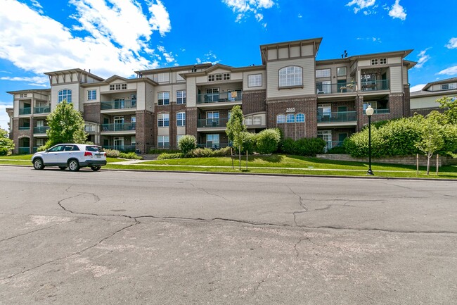 Building Photo - Awesome Condo in Town Center Terrace!