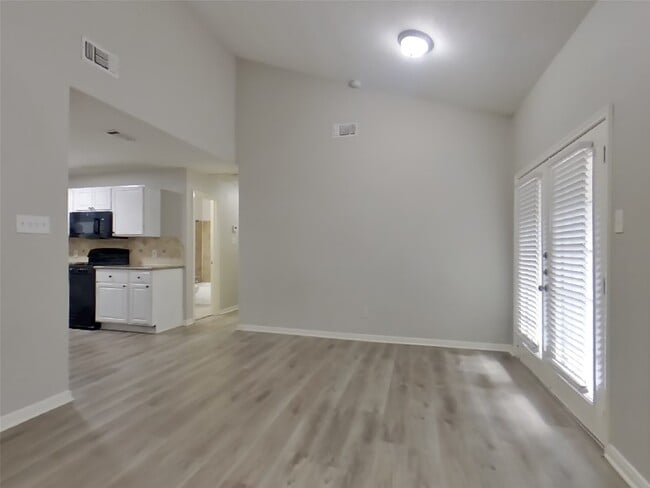 Building Photo - 14202 Clear Forest Dr