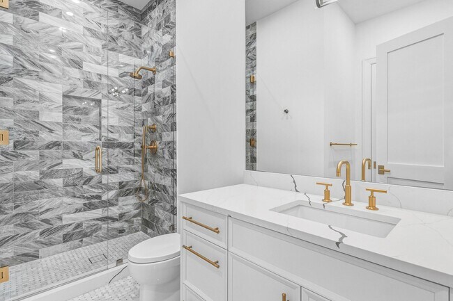 Building Photo - 735 NE 6th St