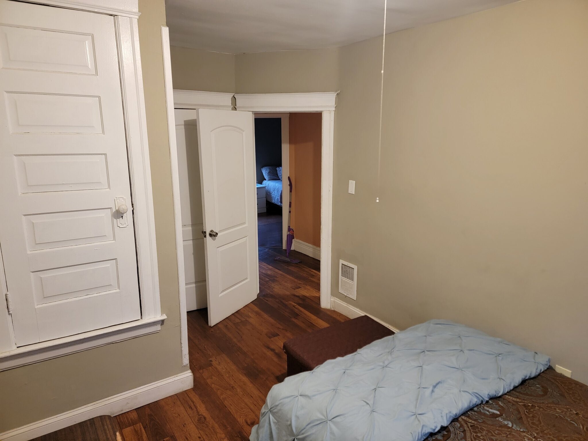 Building Photo - 8416 Brush St