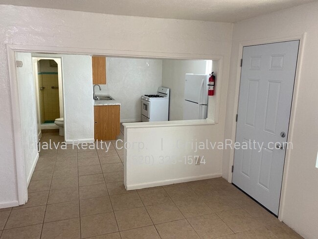 Building Photo - Cute & Cozy 1 Bedroom House on Large Lot (...