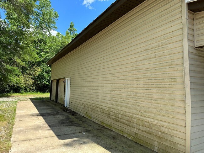 Building Photo - 1320 Co Rd 440