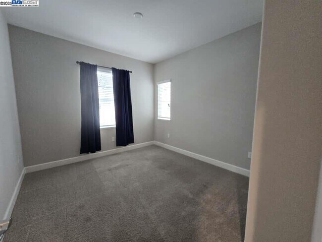Building Photo - 8553 Waveside Wy