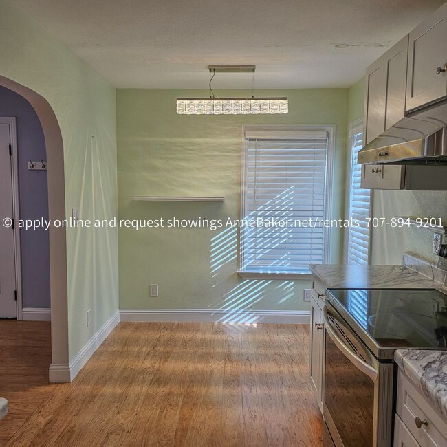 Building Photo - Downtown home on Corner Lot Available Now