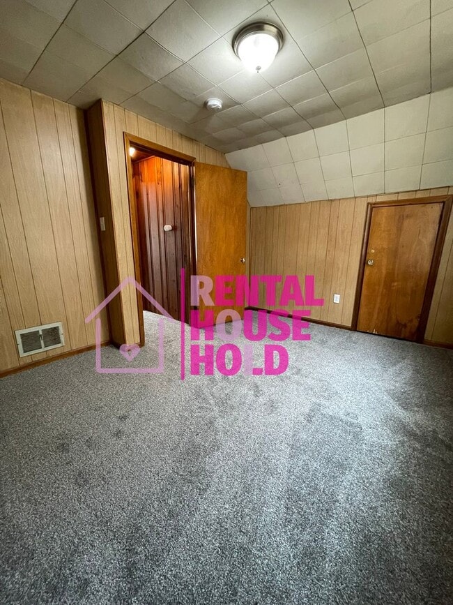 Building Photo - Security Deposit Slashed in Half just $500...