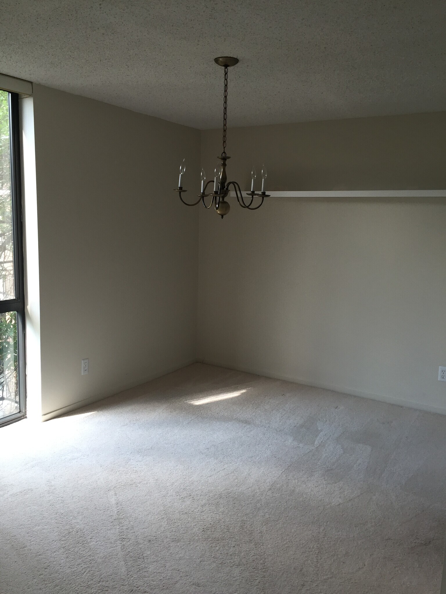 Building Photo - 2311 Pimmit Dr