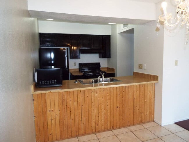 Building Photo - 1688 W Village Way