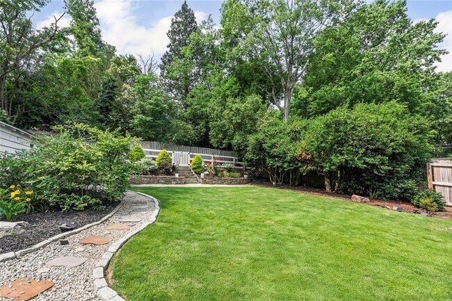 Building Photo - 346 Redland Rd NW