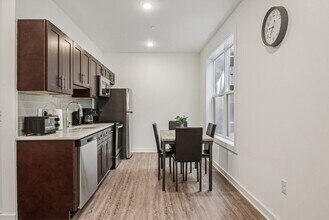 Building Photo - 1522-1532 W Girard Ave