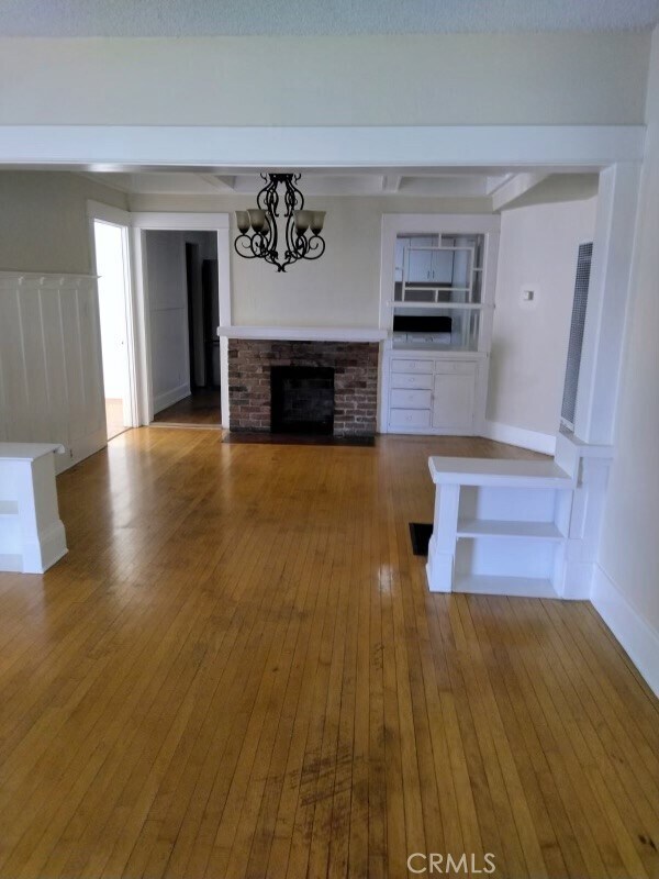 Building Photo - 819 N Dos Robles Pl