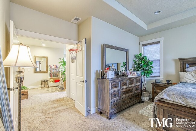 Building Photo - Spacious 4 BD Home with Private Backyard & Community Amenities!