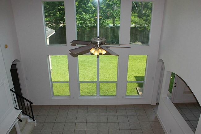 Building Photo - 11110 Sherwood Garden Dr