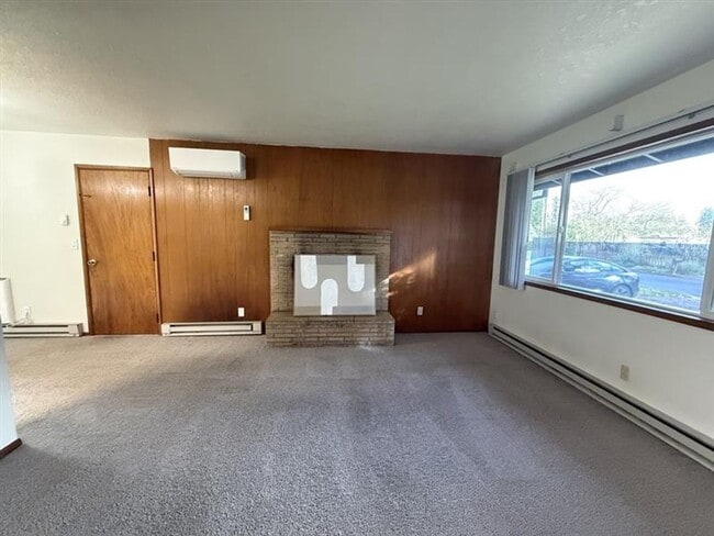 Building Photo - 163 NE Lincoln Ct