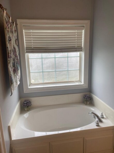 Building Photo - 103 Windrow Dr