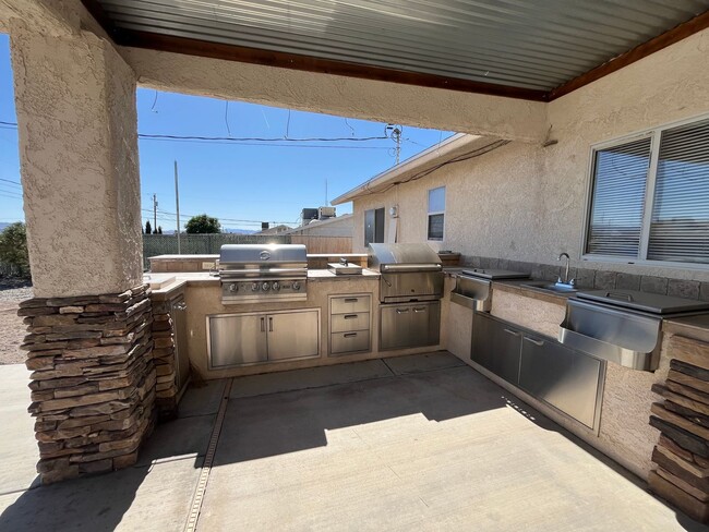 Building Photo - 3 Bedroom - 2 Bath Home