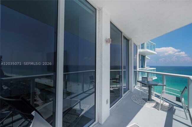 Building Photo - 6515 Collins Ave