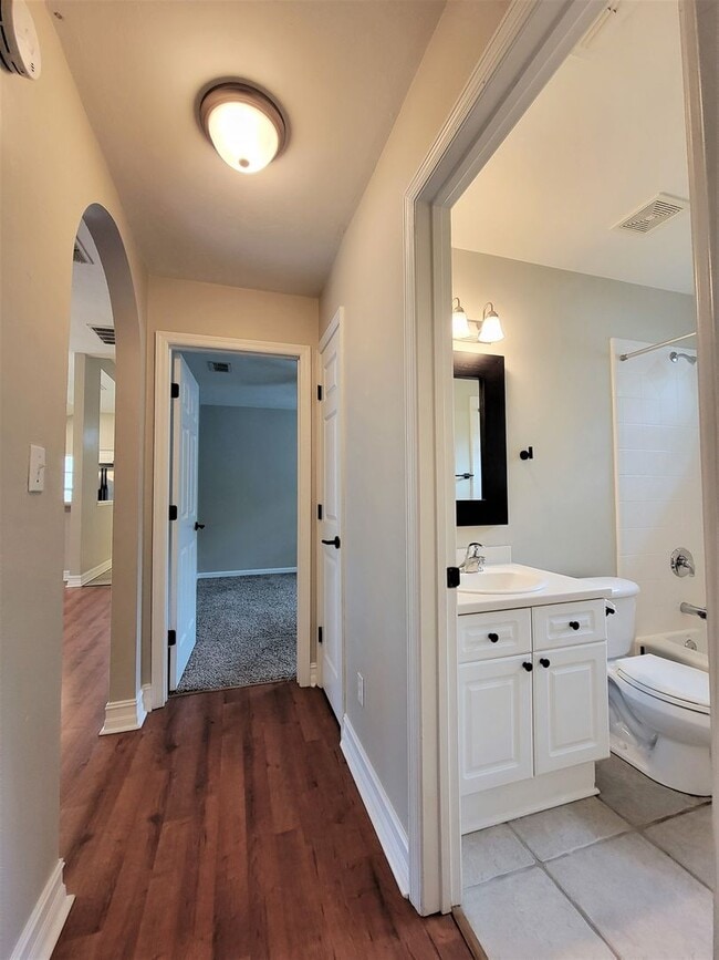 Building Photo - 3 bedroom house for rent in NE Tallahassee...