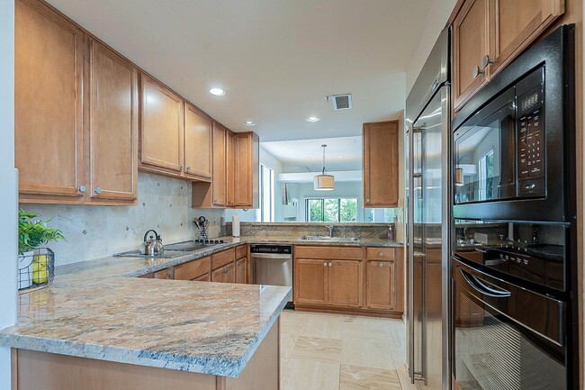 Building Photo - 7700 E Gainey Ranch Rd