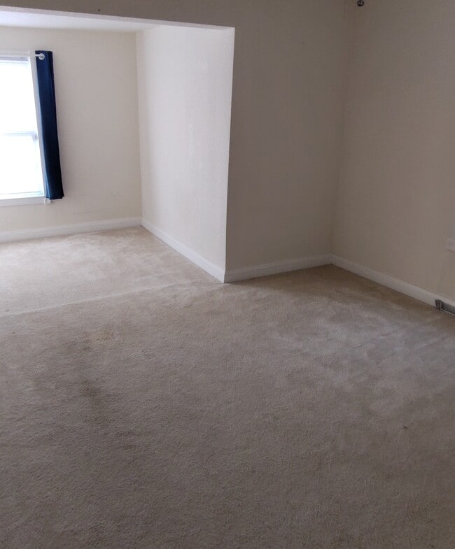 Building Photo - 1121 Elk Ave