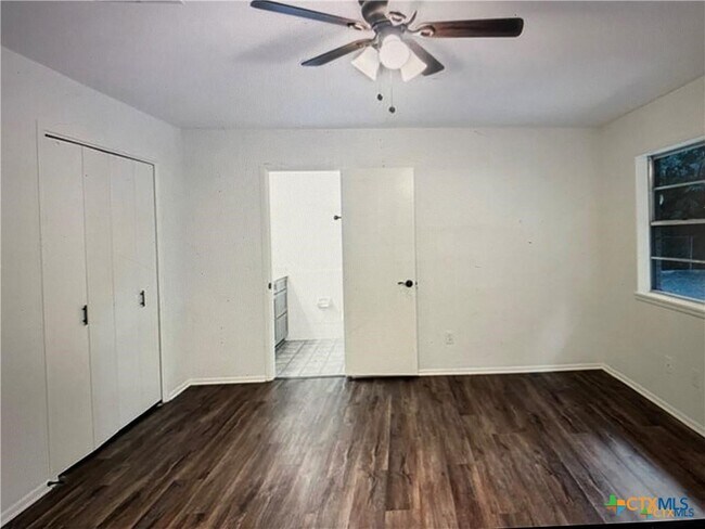 Building Photo - 1250 E Common St