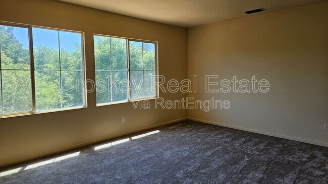 Building Photo - 2068 Eucalyptus Way