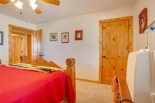 Building Photo - 3 bedroom home on acreage