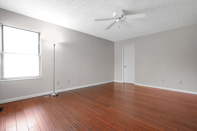 Building Photo - 7961 Pinehill Rd