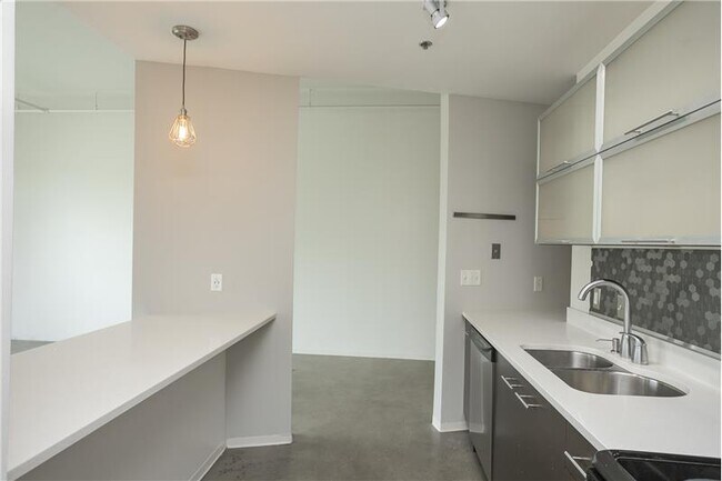 Building Photo - 2115 Yeaman Pl