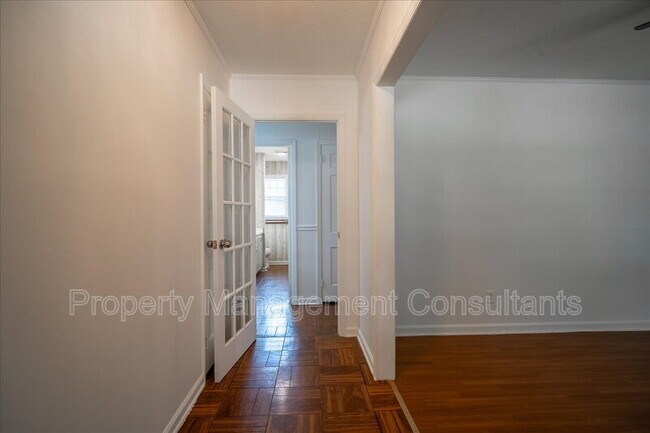 Building Photo - 2524 Chickasaw Dr