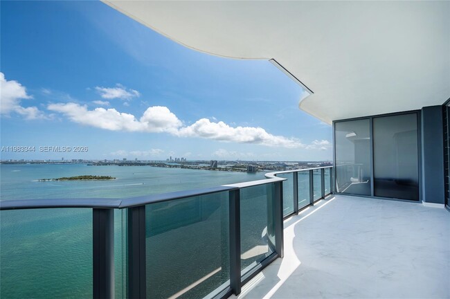 Building Photo - 700 NE 24th St