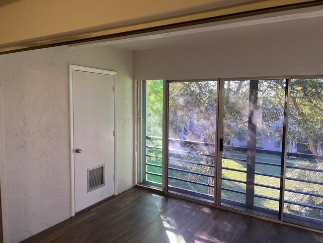 Building Photo - 10120 Boca Entrada Blvd