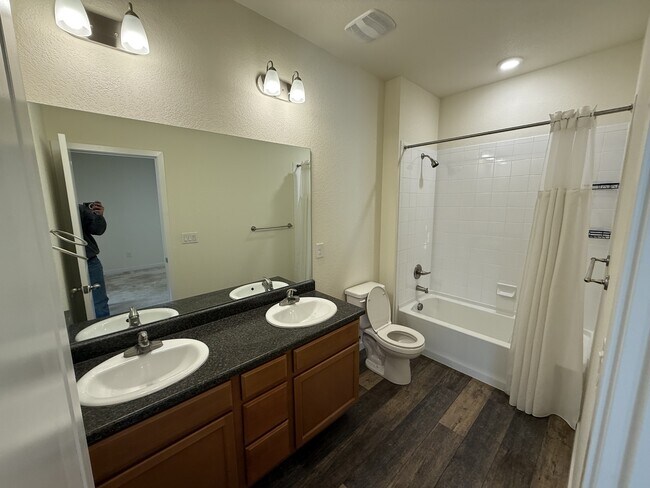 Building Photo - 885 E 98th Ave