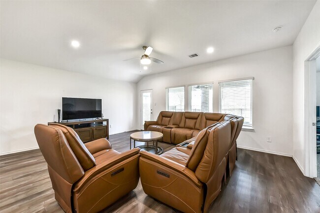 Building Photo - 3041 Emerald Ocean Dr