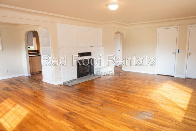 Building Photo - 1523 4th Ave NW