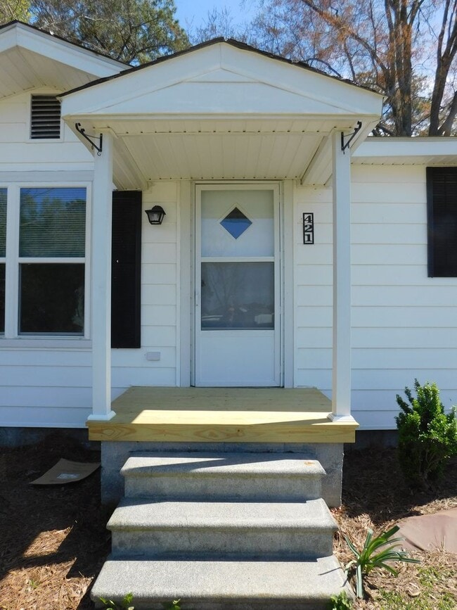 Building Photo - 421 Church Rd