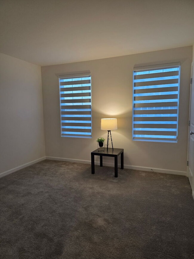 Building Photo - 5933 Hawkweed Dr