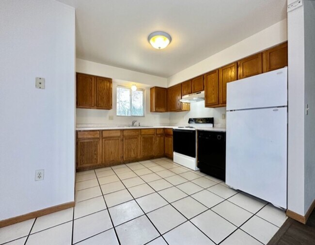 Building Photo - 225 Ft Howard Ave