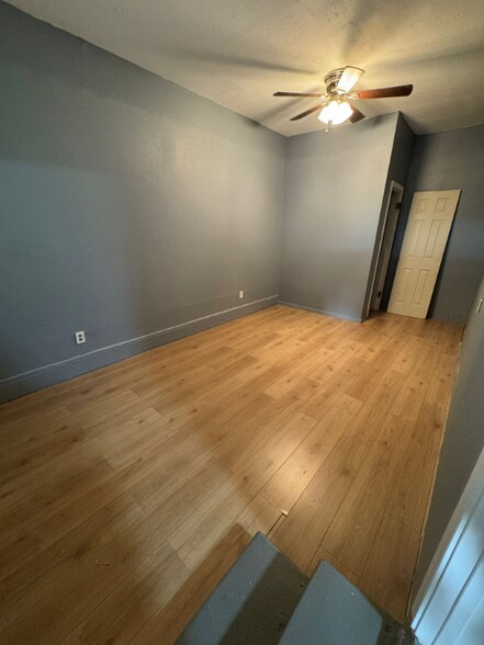 Building Photo - 318 N Montague Ave