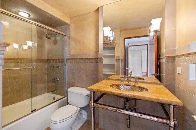 Building Photo - Palis Blv