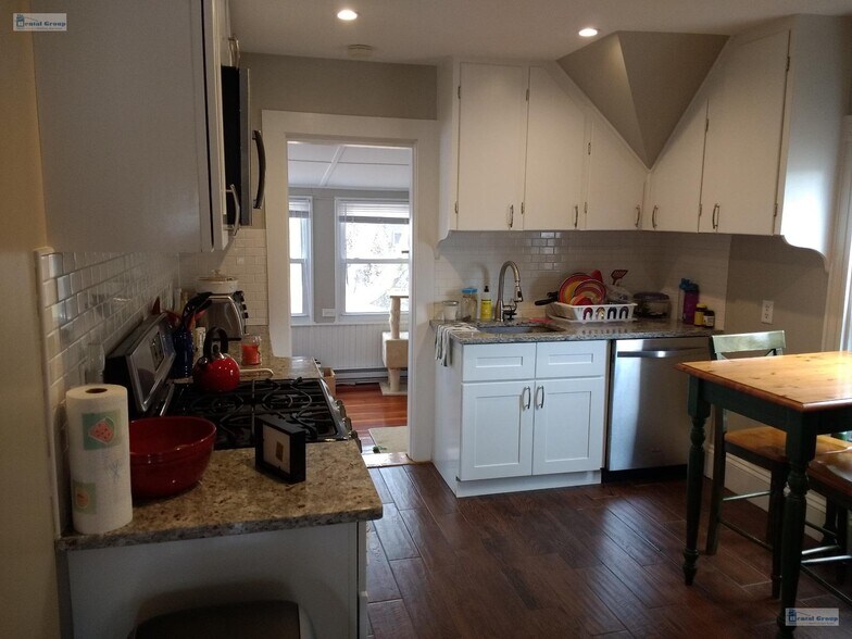 Building Photo - 26 Rand St