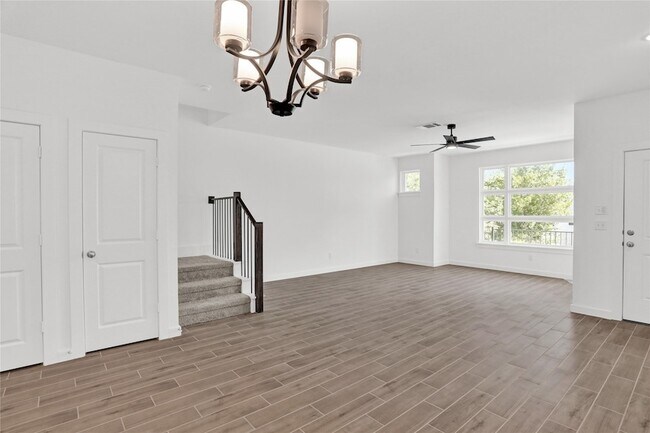 Building Photo - 312 Oakbend Dr